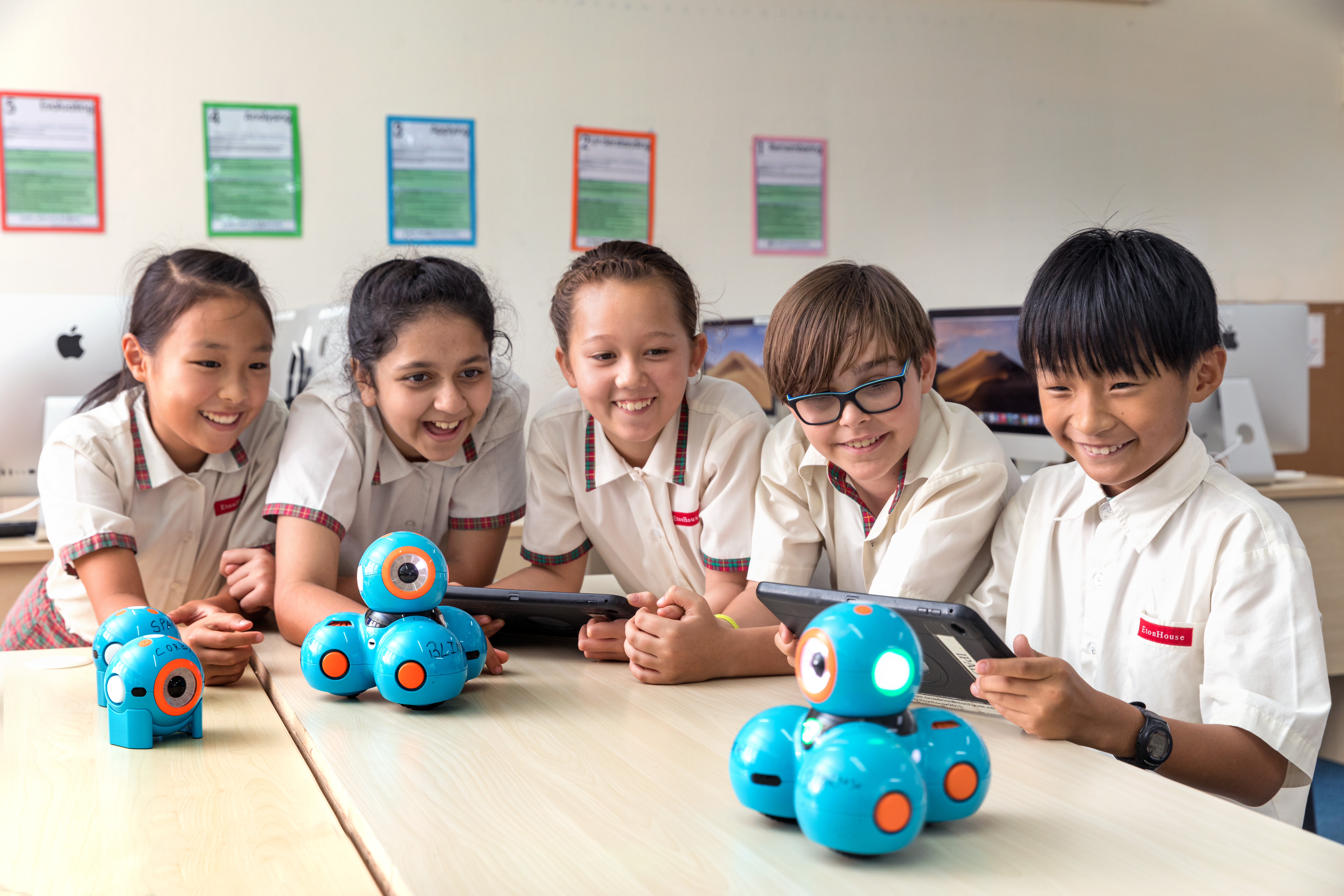 EtonHouse children learning robotics